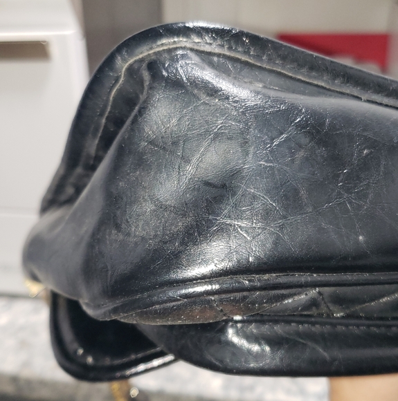 Quilted Chained Faux Leather Purse - Picture 13 of 13